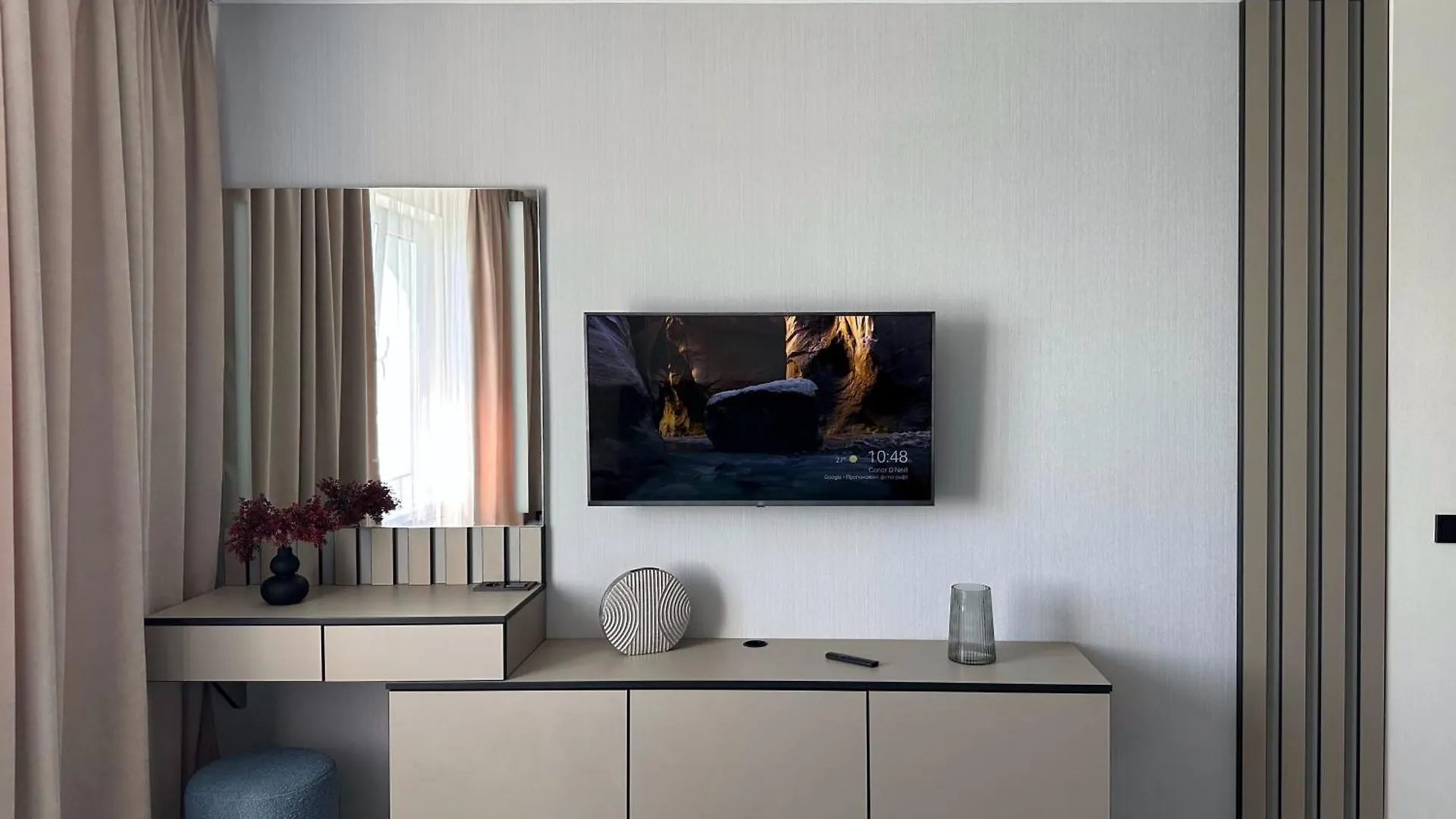 Нова Квартира Поруч З Метро Kijów Apartament